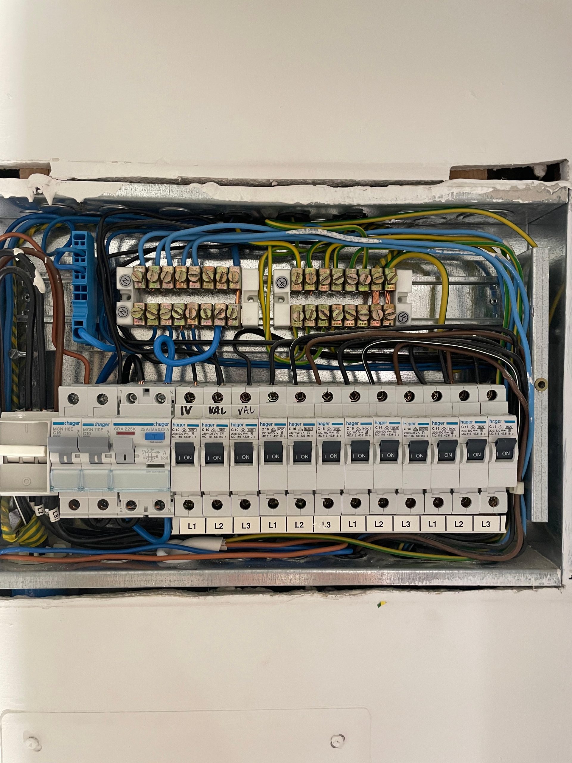 Sähkösaneeraukset 6834ea12 b21b 4e51 a5f7 cf07c8031fc3