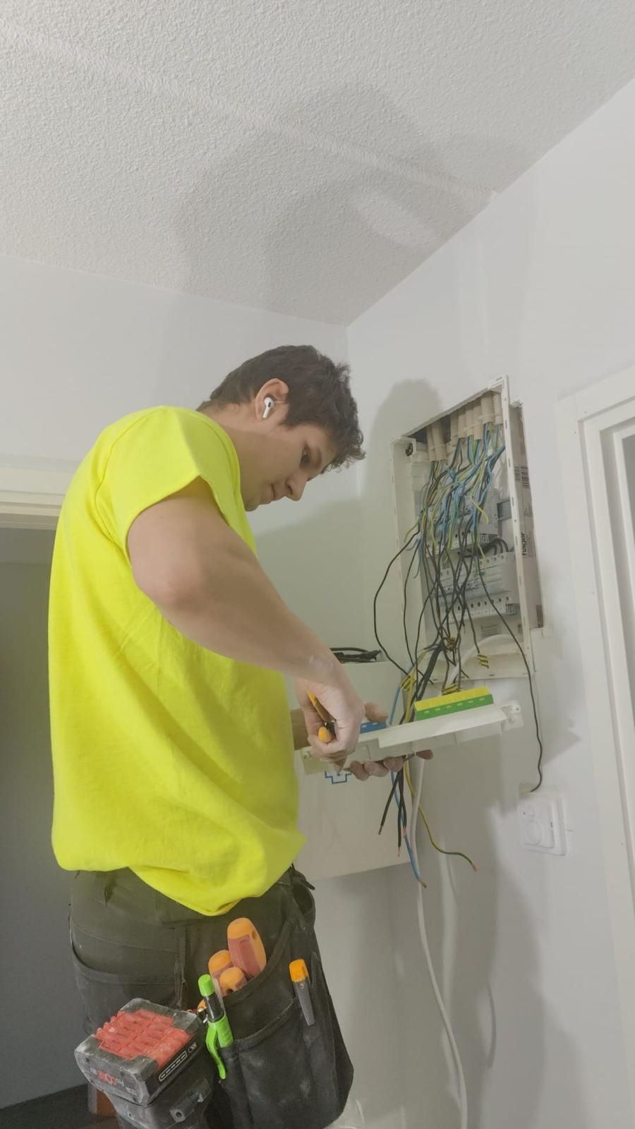 98f09e6a e283 4a45 942a dfce84a40277